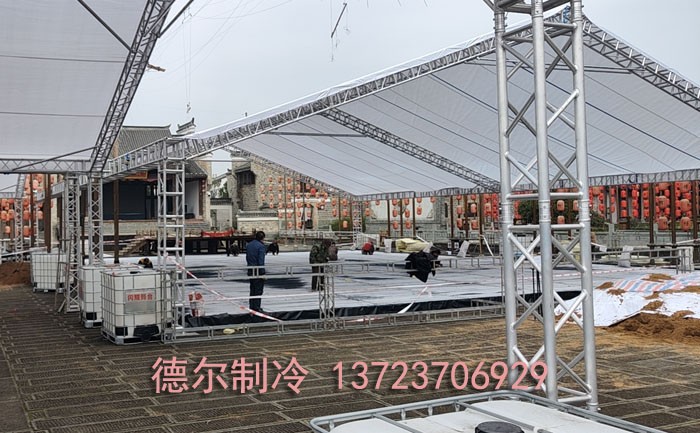 建設(shè)中的真冰溜冰場